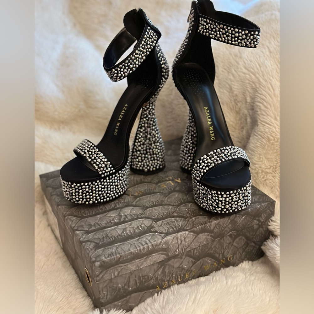 Azalea 9 size black heels with some sparkly